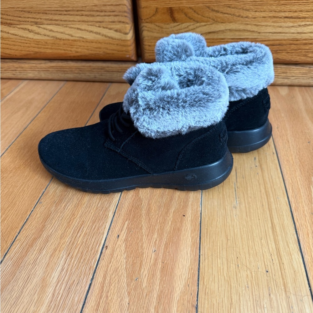 Black and Gray Skechers Fur-Lined Boots